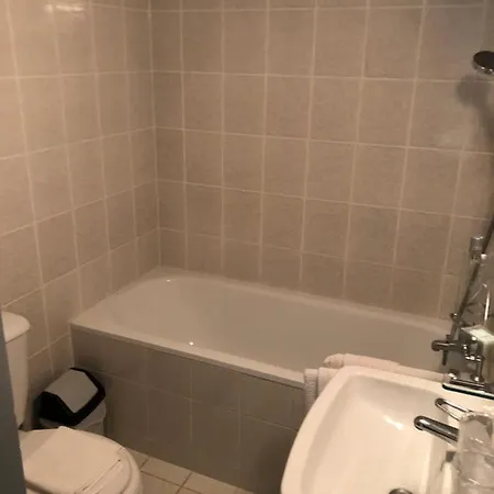 De La Mare -restaurant Pour Les Clients Sur Réservation Hotel Avrigny (Oise)