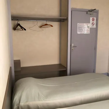 Restaurant De La Mare Hotel 3*