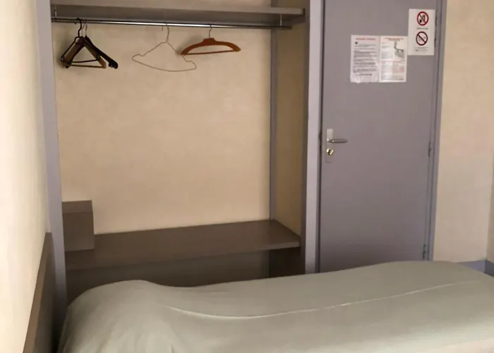 Restaurant De La Mare Hotel 3*