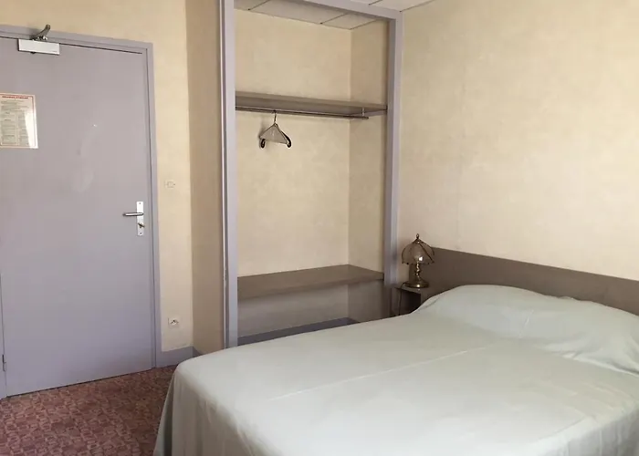 Restaurant De La Mare Hotel 3*